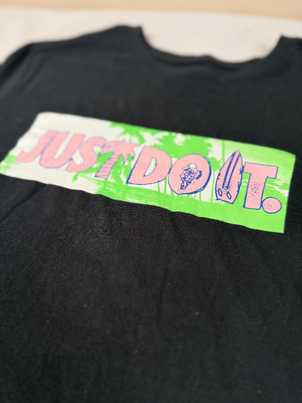 Nike Men's Just Do It Tropical Surf Logo Shirt Size Medium - Black